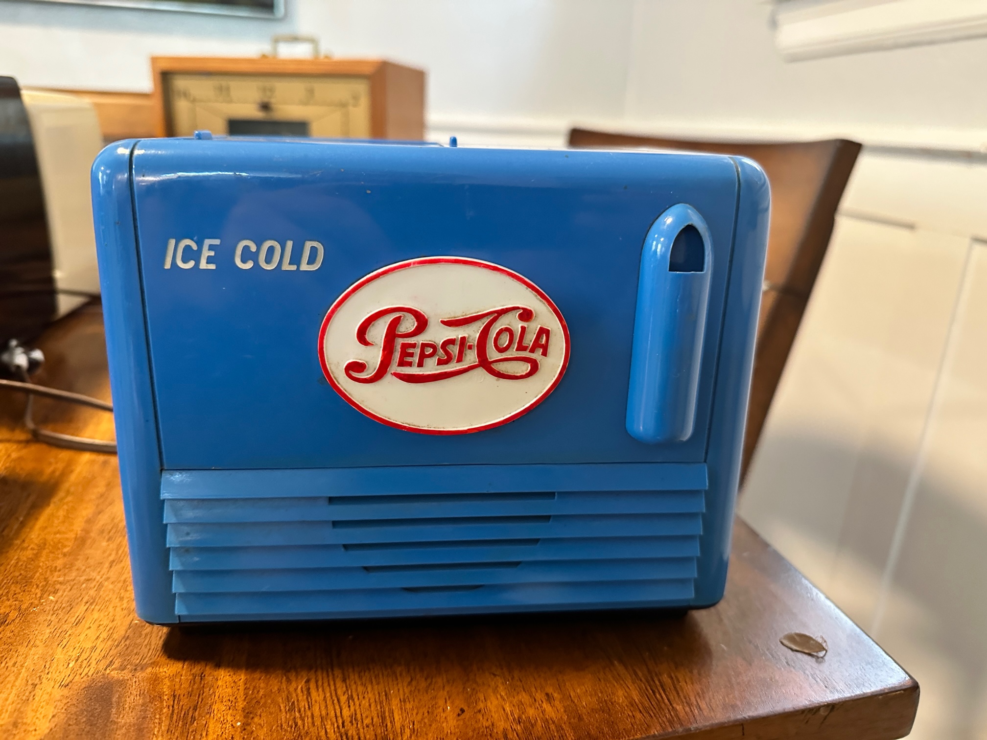 1950 Pepsi Cooler Radio